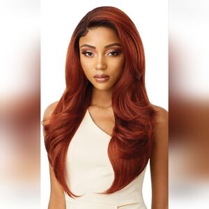 Outre Melted Hairline Lace Front Catalina color 1B *Never Been Worn*
